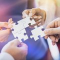 Vier Puzzleteile werden zusammengeführt